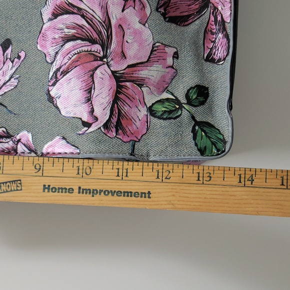 Fabulous Betsey Johnson Big Bow Denim Rose Print Shoulder Straps Tote - Picture 13 of 15